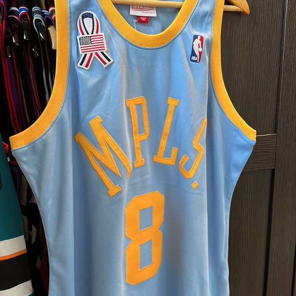 Los Angeles Lakers Kobe Bryant Mitchell & Ness Light Blue Authentic Jersey - Picture 2 of 7